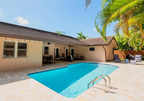 Poolside Miami Paradise with BBQ & Outdoor Lounge