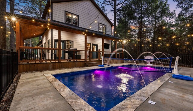 Poolside Par-Tee · Putt & Swim: Mini Golf, Heated Pool & Shuffleboard