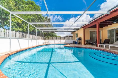 Poolside Paradise in North Lauderdale