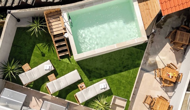Poolside Duo Retreat, Silva Brinco by HostWise