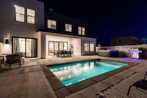 Poolside Retreat for 20 Spa