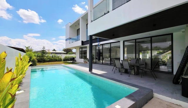 Poon Pool Villa 5 bedrooms family-friendly/Quiet/Boxing @Chiang Mai