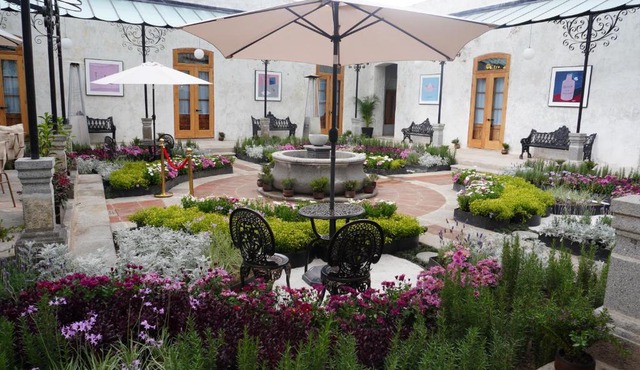 Por los Siglos de los Siglos Hotel