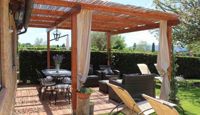 Porcilaia tiny countryside property, shared pool, ideal base to discover Tuscany