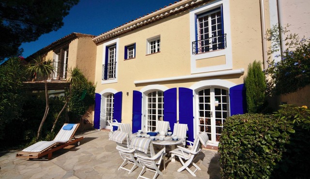 Port Grimaud, spacious holiday home, private mooring and a beautiful sun terrace