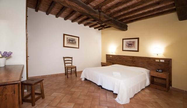 Portion medieval village (211), ground floor apartment 2 bedrooms 1 bathroom