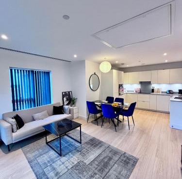 Posh 2 Bedroom Apartment with Gym
