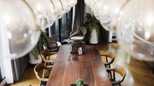 Poshtel 56