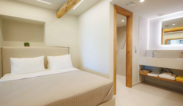 Potis Lower Suite - 2-bedroom suite with private patio