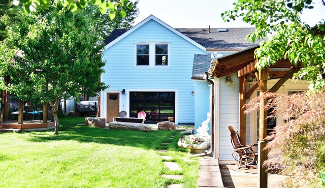 Potter Highlands Group Getaway! 2 Units, Hot Tub, Firepit, Walkable: sleeps 1-12