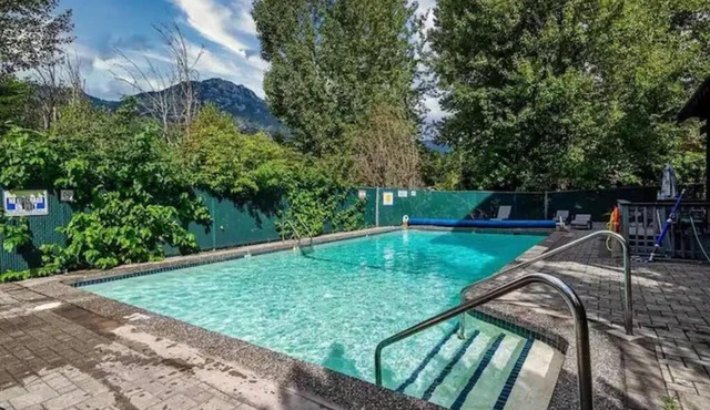 Powder and Pines Luxury Suite