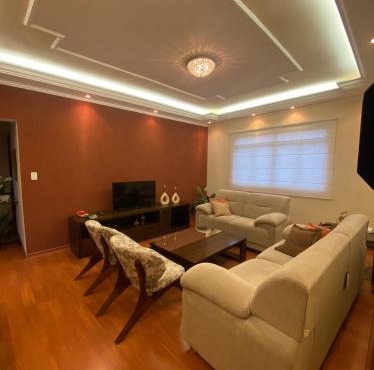 Próximo ao centro, 3 quartos com suíte