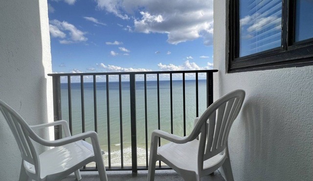PR-1902 Oceanfront Studio, 19th floor oceanfront Studio at the Palace