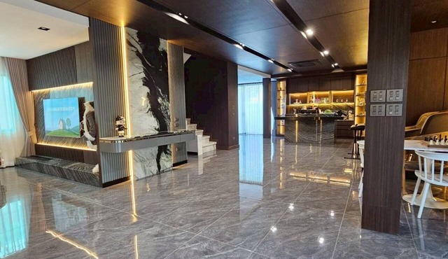 Premium Fully Furnished house + Free Driver 50 km/Day