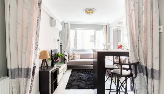 Practical and Cozy Flat Near Taksim İstiklal