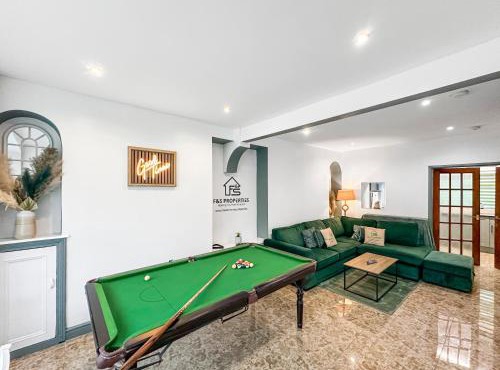 Practical Professional Pad w Balcony & Pool Table