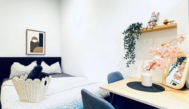 Practical Studio Stay with Kitchen, Laundry & Great Location