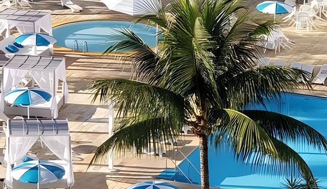 Praia de camboinhas com piscina