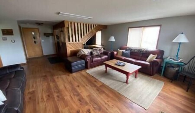 Prairie Breaks Ranch & Guesthouse