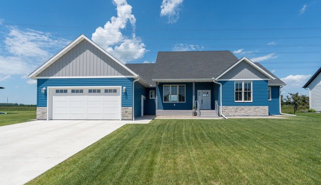Prairie Court Retreat in North Mankato Sleeps 8