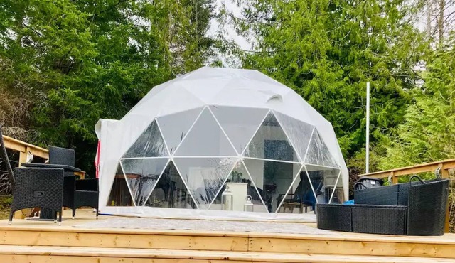 Prancing Pony Glamping Dome at Shirewoods Farm