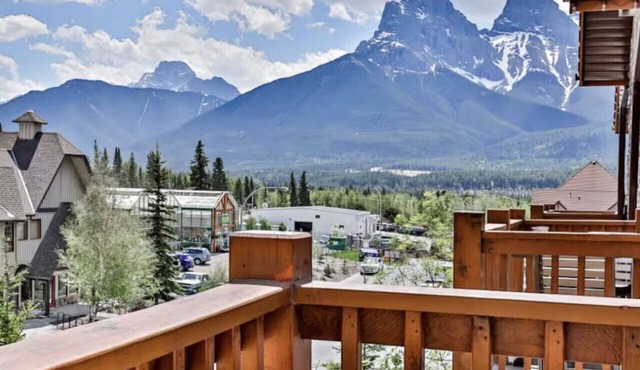 Premier Mountain Retreat [Top Floor/Heated Pool/Hot tub]