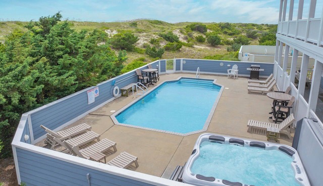 Premier Oceanfront w/Pool, Hot Tub, Elevator, Game & Theater Rooms, Tiki Bar