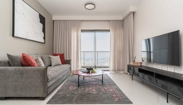 Premium 1BDR With Amazing View To The Old City