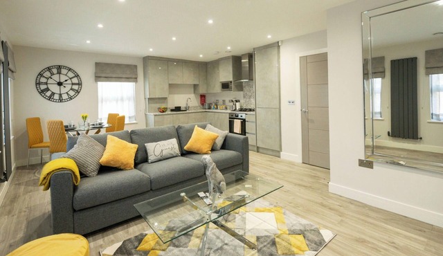 Premium 2-Bed, 2-Bath with 1 Car Park Spot