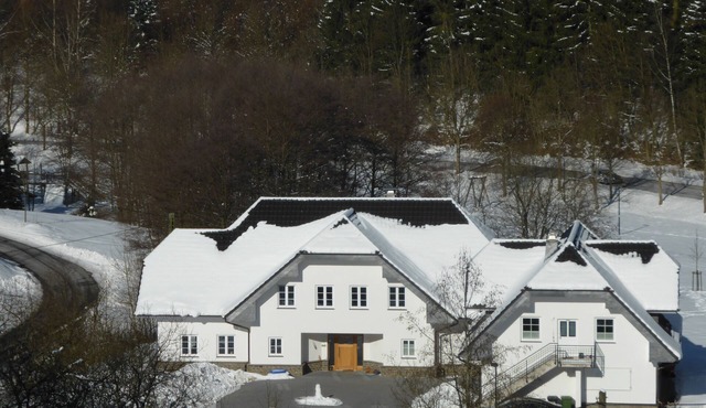 * Premium apartment, new building, near Winterberg, Nordic u. Skilanglaufz., Playground
