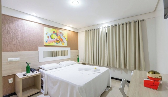 Premium Double Room Downtown | Free Hot Breakfast & Secure Gated Parking