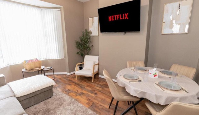 Premium flat Sleeps 4 Free parking