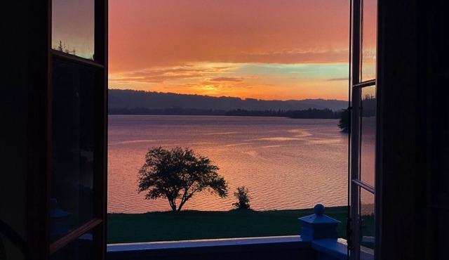 Premium panoramic vacation apartment directly on Lake Kochelsee