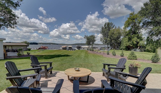 Premium Pewaukee Lakefront Home