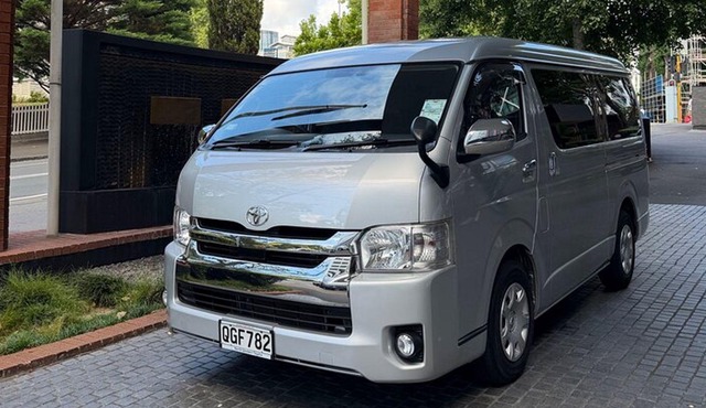 Premium Private Transfer From Auckland Airport To Raglan Beach