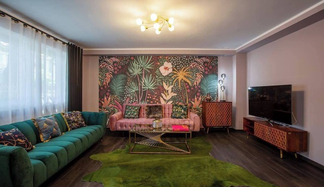 Premium serviced apartment in Frankfurt's Westend with Netflix & Disney+