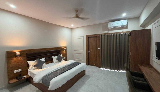 Premium -valley View With Balcony Haldwani