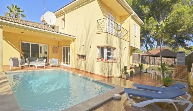 Prestige - private pool and A/A near the sea