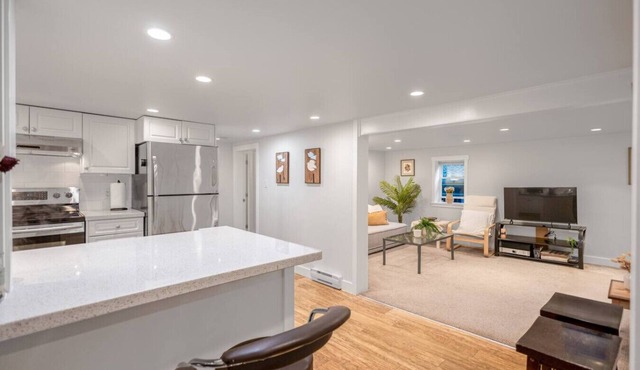 Prestigious 2 Bedrooms 2 Baths in West Point Grey
