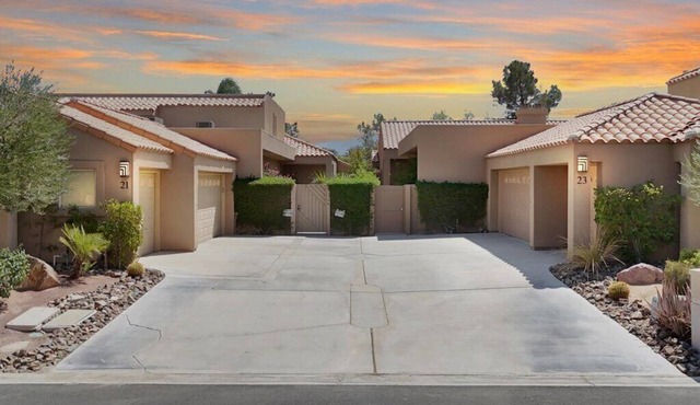 Prestigious Fairway Living – Luxe 2BR on 7th Hole, Mission Hills