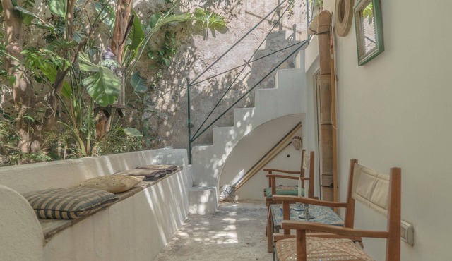 Prestigious historic house with private garden, under the Lipari castle