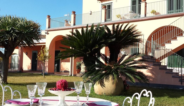 Prestigious nineteenth-century villa between Etna and the sea