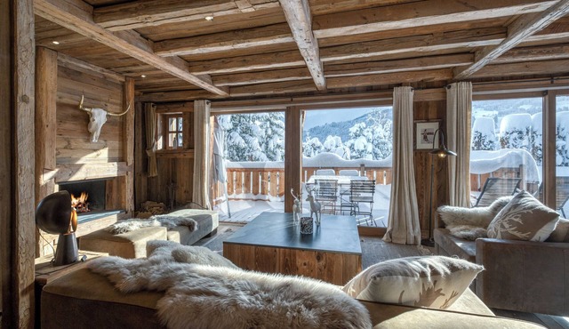 Prestigious old wooden chalet