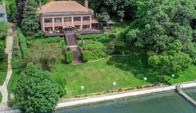 Prestigious Pistakee Bay Estate