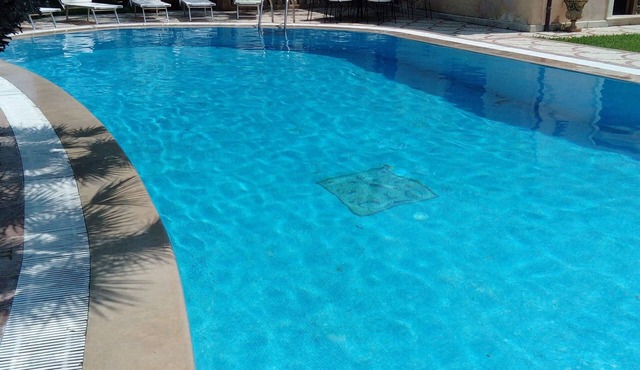 Prestigious villa with large garden and swimming pool