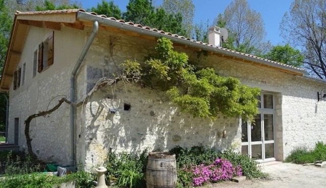 Pretty, comfortable country house with swimming pool. 15mn from Bergerac, Périgord