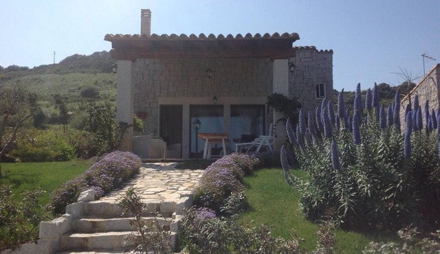 Pretty little villa adjacent to Cala Sinzias beach