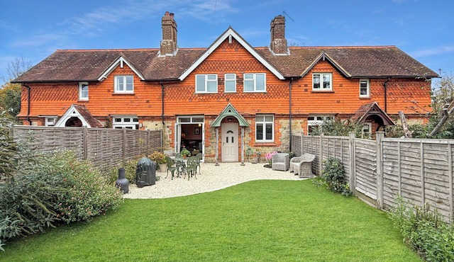 Pretty South facing cottage