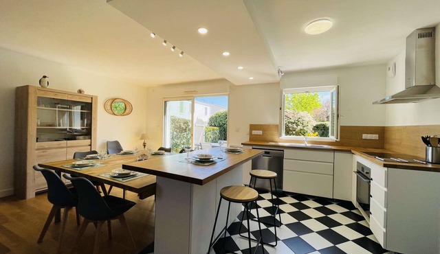 ⭐️pretty villa⭐️secure residence⭐️swimming pool⭐️near downtown⭐️