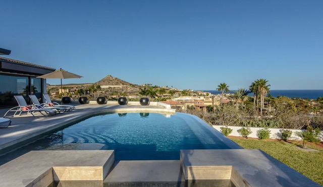 Price slashed 4th July weekend! Luxury Villa, Ocean Views, Pool, Walk to Beach